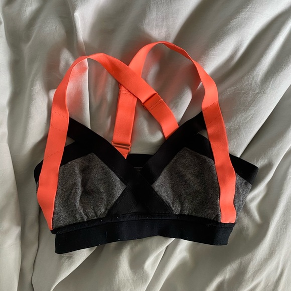 Aritzia community sports bra - Picture 1 of 2